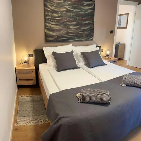 Apartment Incis Next To The Amphitheather Pula