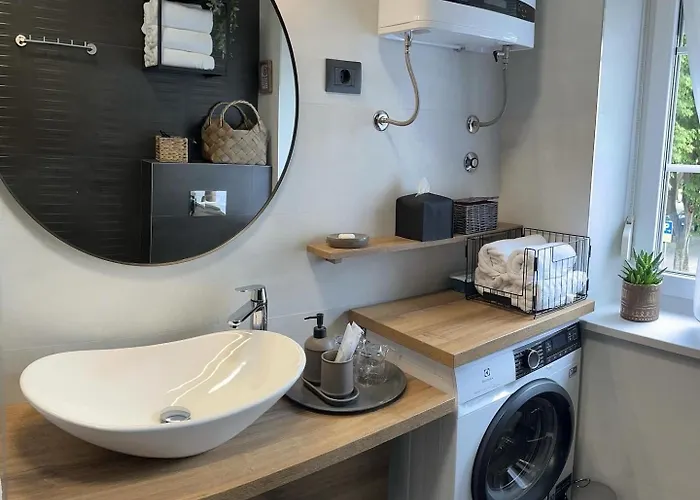 Incis Next To The Amphitheather * Πούλα