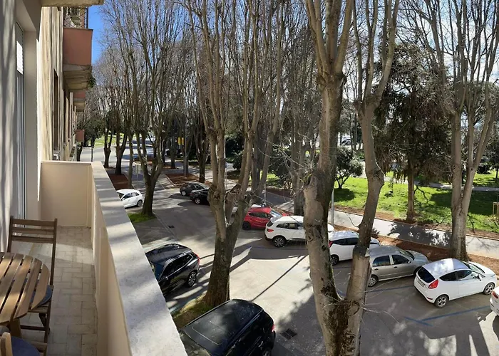 Incis Next To The Amphitheather Πούλα