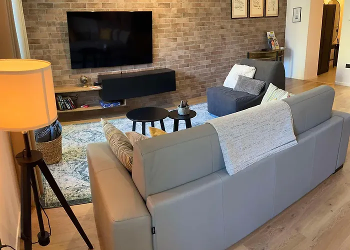 Incis Next To The Amphitheather Πούλα